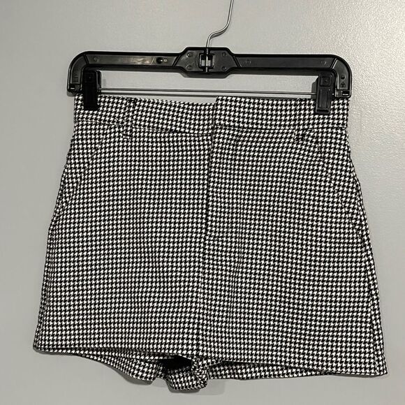 ZARA SHORTS - Picture 1 of 10